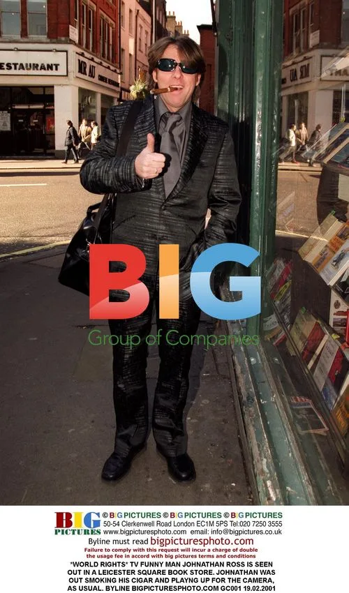 TV Funny Man Johnathan Ross Spotted in Book Store