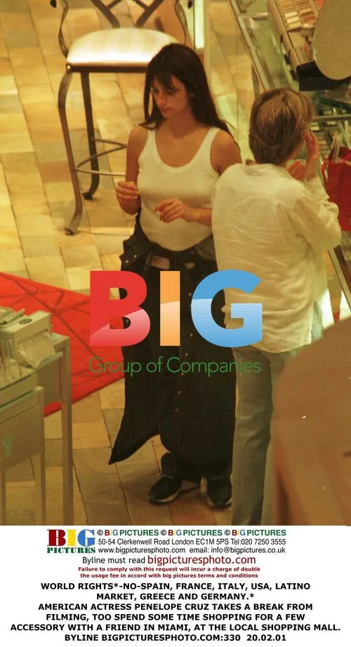 Penelope Cruz Shopping in Miami
