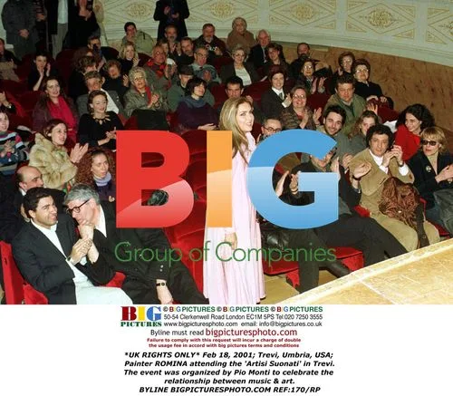 Painter ROMINA at 'Artisi Suonati' event in Trevi
