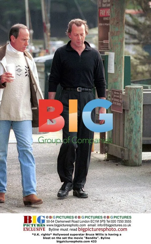 Bruce Willis on the set of "Bandits"