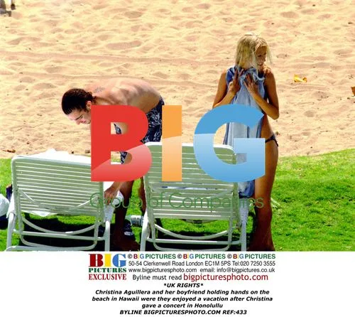 Christina Aguillera and Boyfriend on Hawaii Beach