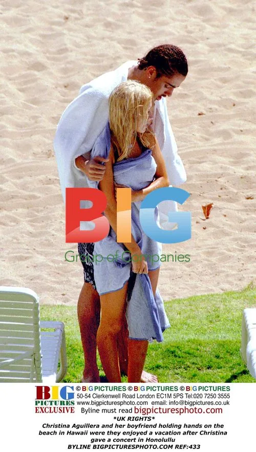 Christina Aguillera and boyfriend on beach in Hawaii
