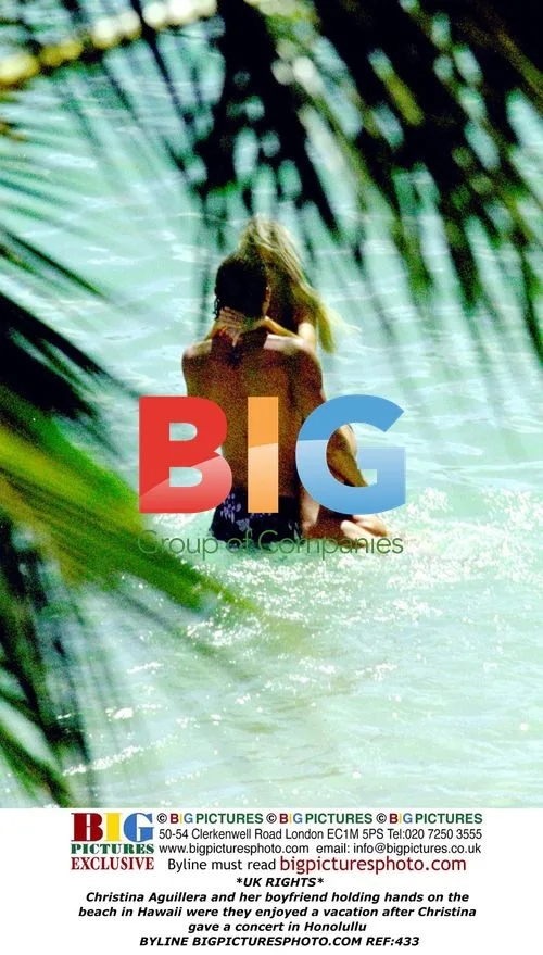 Christina Aguillera and boyfriend in Hawaii