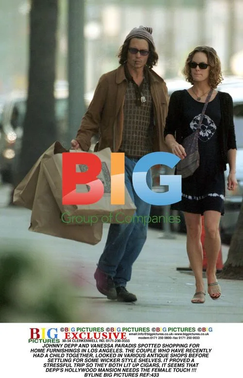 JOHNNY DEPP AND VANESSA PARADIS SHOPPING
