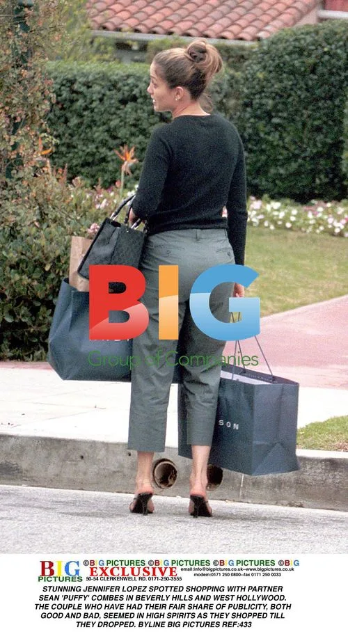 JENNIFER LOPEZ AND SEAN 'PUFFY' COMBS SPOTTED SHOPPING