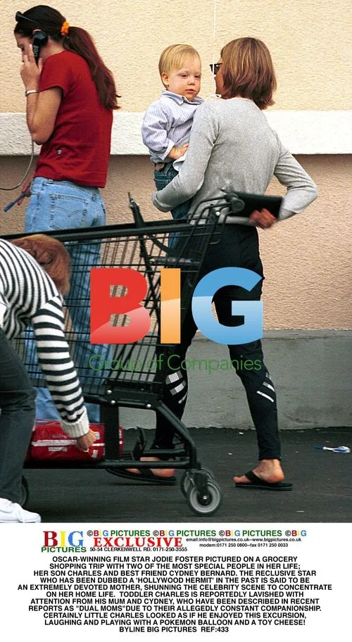 Jodie Foster and Family on Grocery Trip