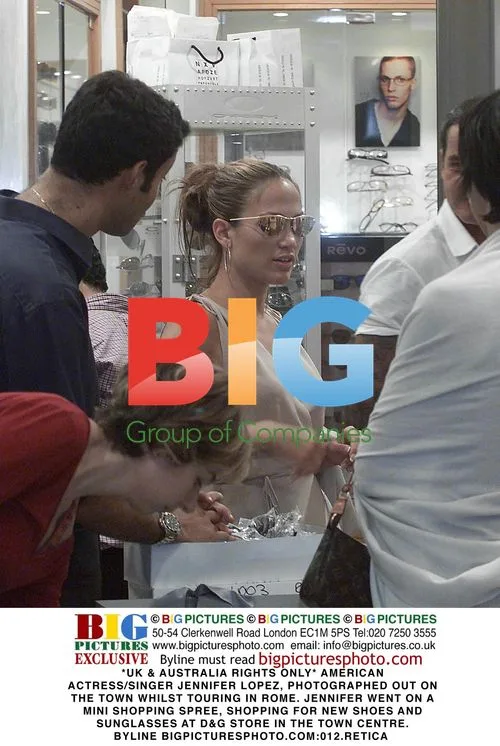Jennifer Lopez Shopping in Rome