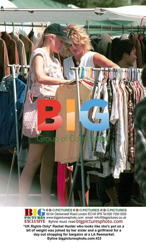 Rachel Hunter Goes Fleemarket Shopping