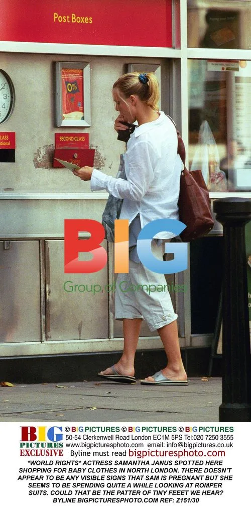 Samantha Janus Spotted Shopping for Baby Clothes