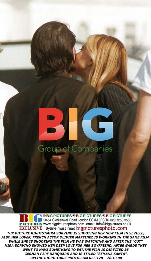 Mira Sorvino and Olivier Martinez on set in Seville