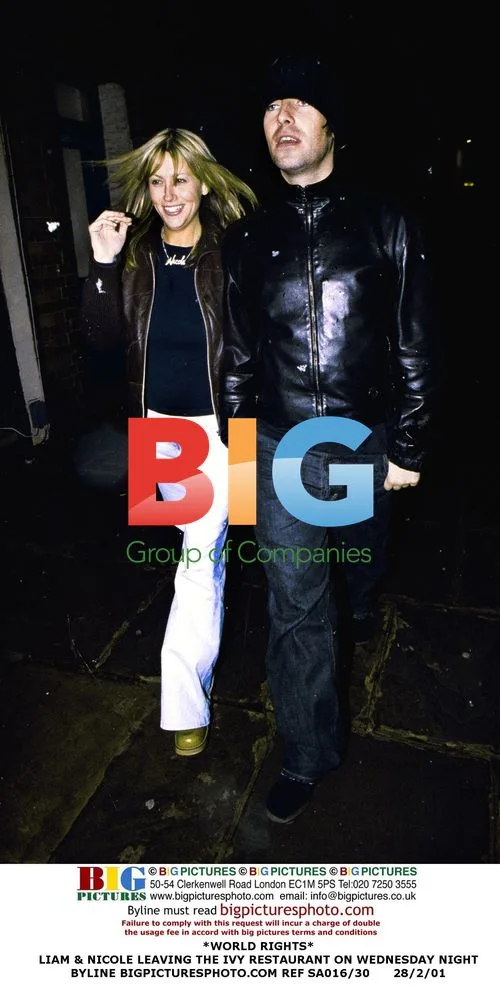 LIAM & NICOLE LEAVING THE IVY RESTAURANT
