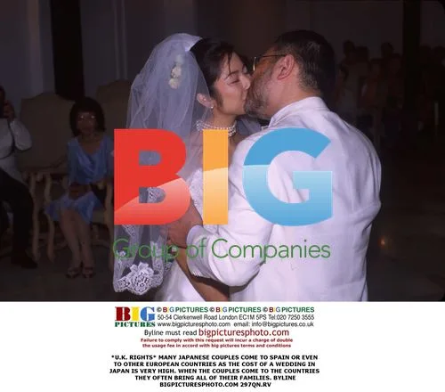 Japanese Couples Marry in Spain