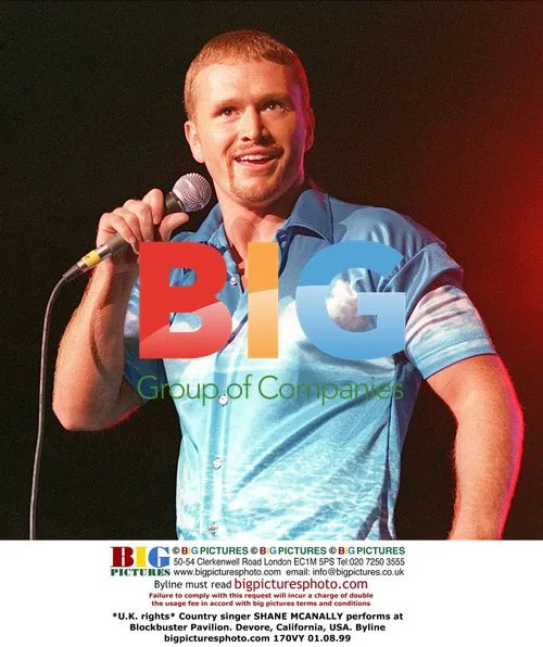 Country Singer SHANE MCANALLY Performs