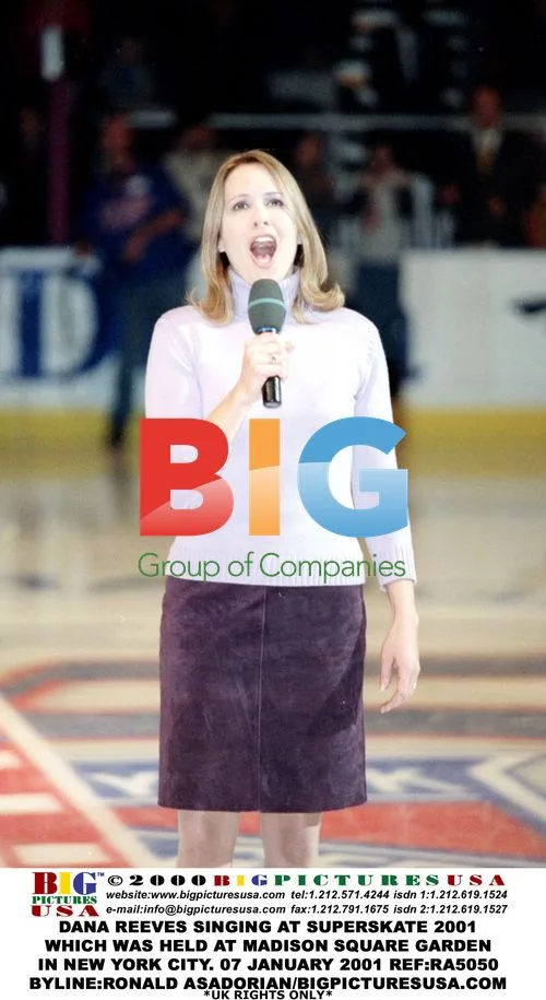 Dana Reeves Singing at SuperSkate 2001