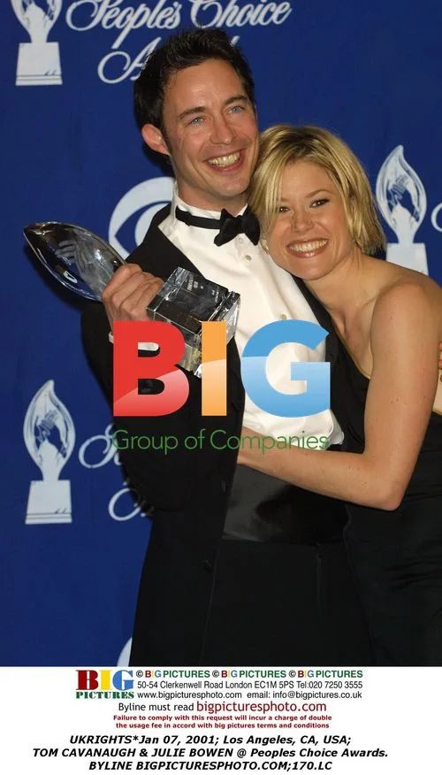 Tom Cavanaugh & Julie Bowen at Peoples Choice Awards