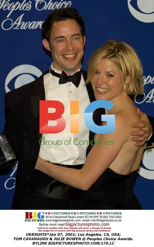Tom Cavanaugh & Julie Bowen at Peoples Choice Awards