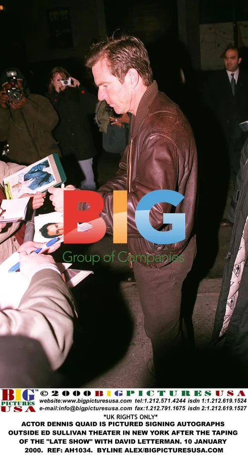 Dennis Quaid Signing Autographs