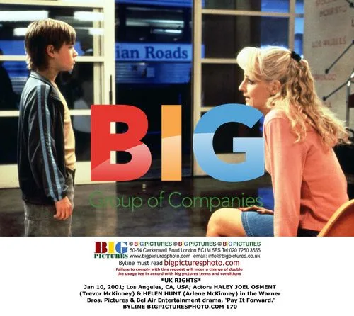 Haley Joel Osment & Helen Hunt in 'Pay It Forward'