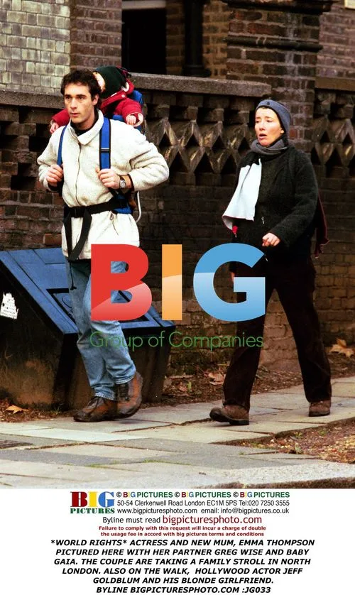 Emma Thompson, Greg Wise, and Jeff Goldblum take family stroll