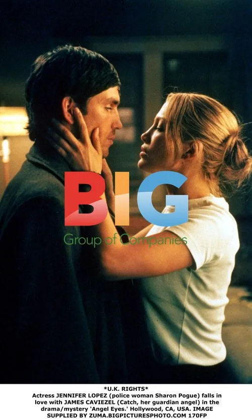 Jennifer Lopez and James Caviezel in 'Angel Eyes'