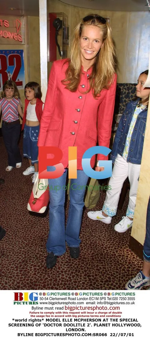 Elle McPherson at 'Doctor Doolitle 2' Screening