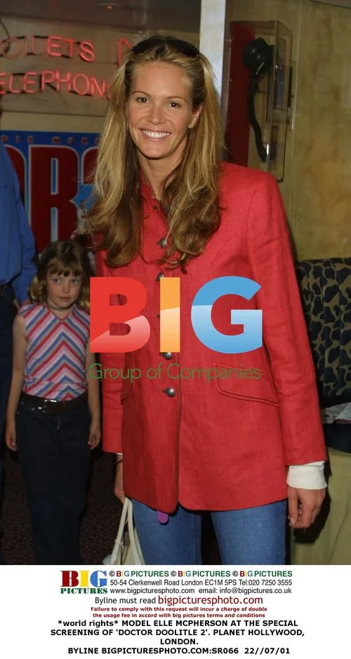 Elle McPherson at 'Doctor Doolitle 2' Screening