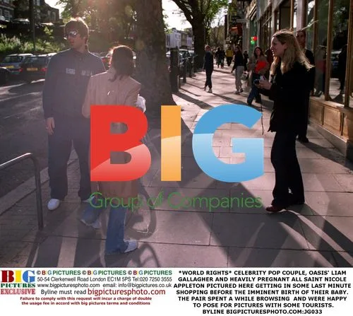 Liam Gallagher and Nicole Appleton Pregnancy Shop