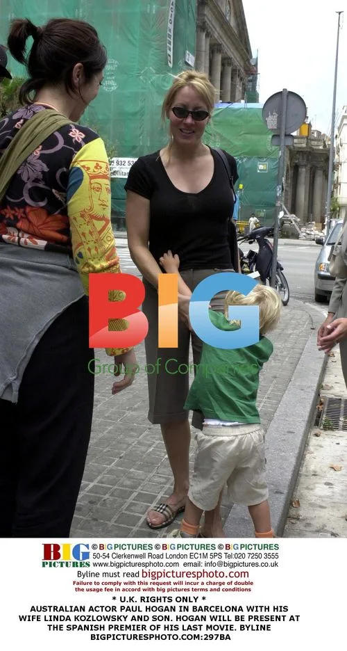 Paul Hogan With Wife and Son in Barcelona