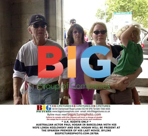 Paul Hogan and Family at Spanish Premiere