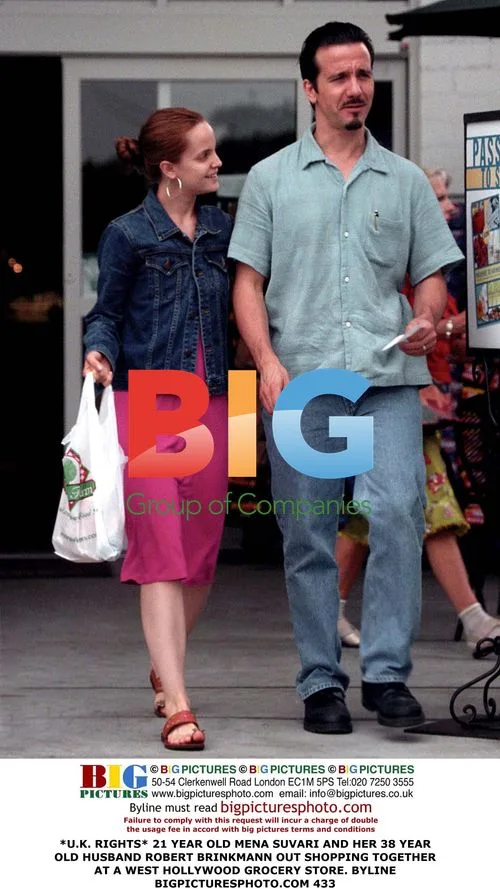 Mena Suvari and Robert Brinkmann Shopping