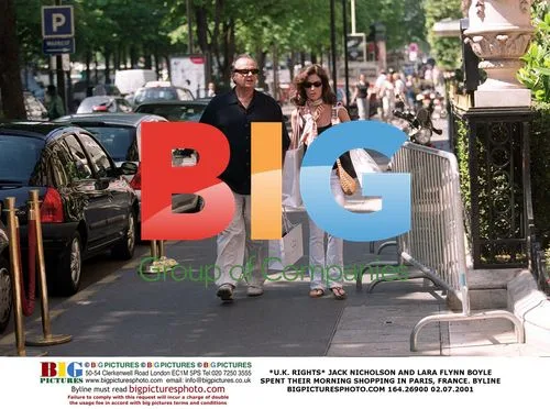 Jack Nicholson and Lara Flynn Boyle Shop in Paris