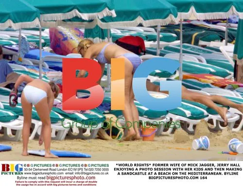 Jerry Hall and Kids at the Beach