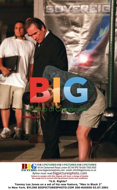Tommy Lee Jones on set of 'Men in Black 2'