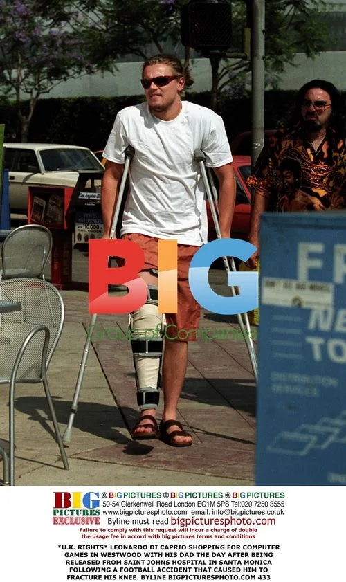 Leonardo DiCaprio Shopping for Games After Injury
