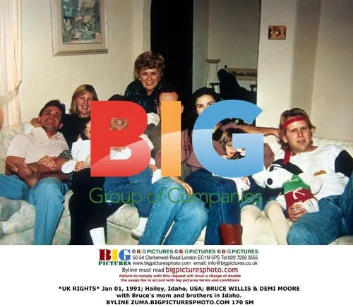 Bruce Willis & Demi Moore with Family in Idaho