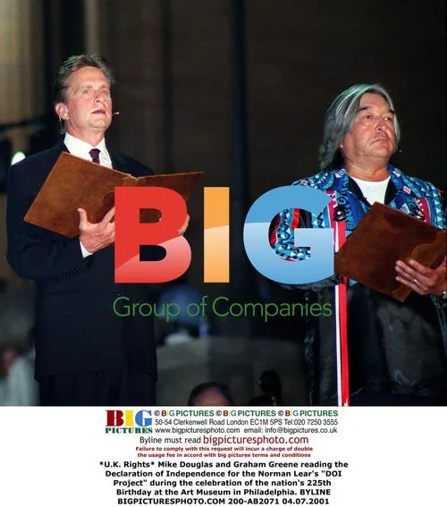 Mike Douglas and Graham Greene read Declaration of Independence