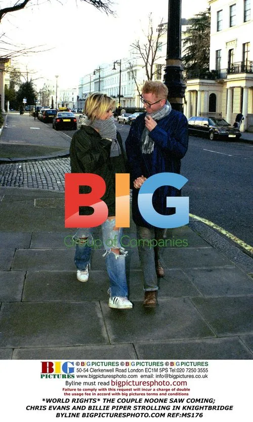 Chris Evans and Billie Piper strolling in Knightbridge