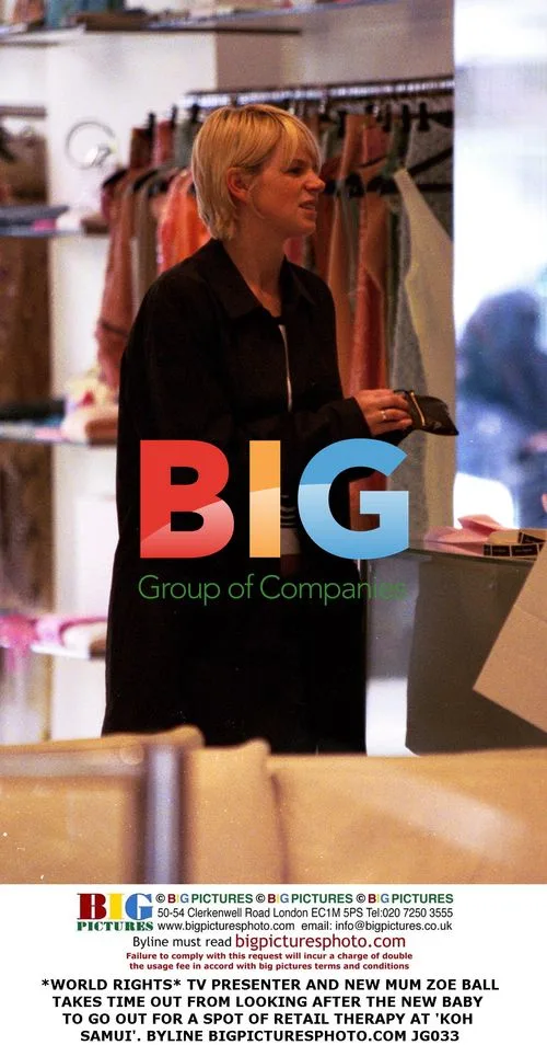 Zoe Ball takes retail therapy break
