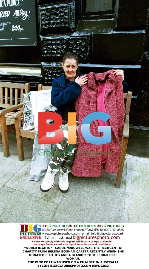 Helena Bonham Carter Donates to Homeless Woman