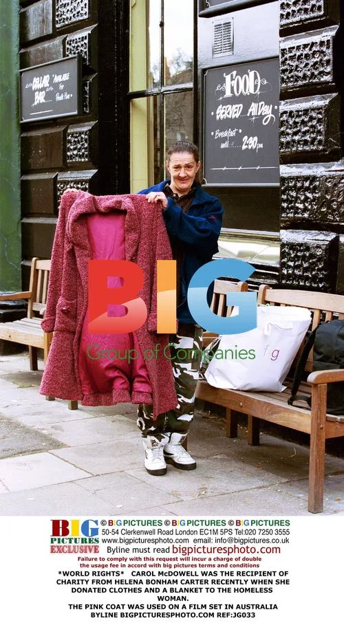 Helena Bonham Carter Donates to Homeless Woman