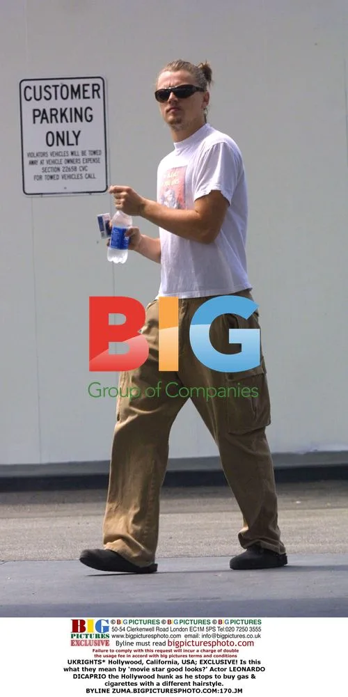Leonardo DiCaprio spotted at gas station
