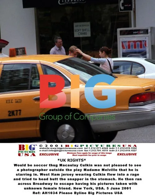 Macaulay Culkin angry at paparazzi