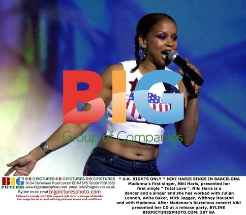 Niki Haris Sings in Barcelona
