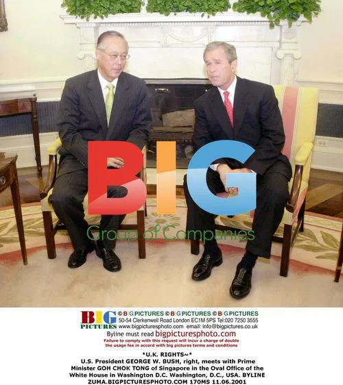 Bush meets Singaporean PM Goh in Oval Office