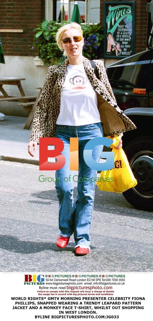 Fiona Phillips Shopping in West London