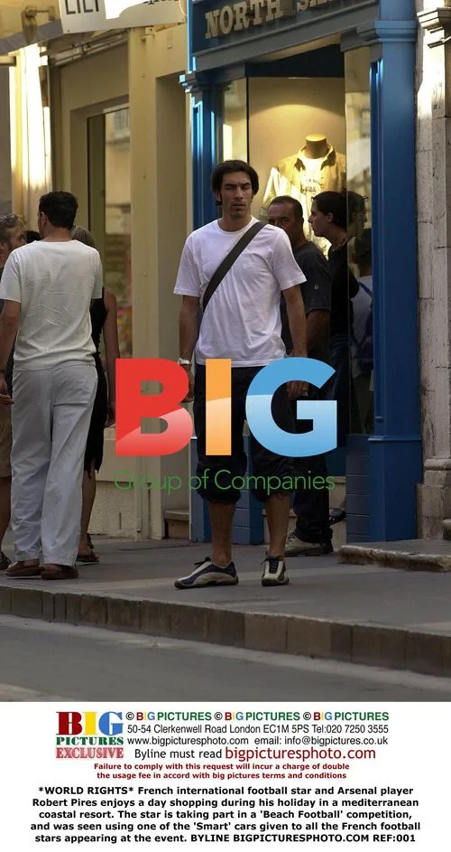 Robert Pires Spotted Shopping on Holiday