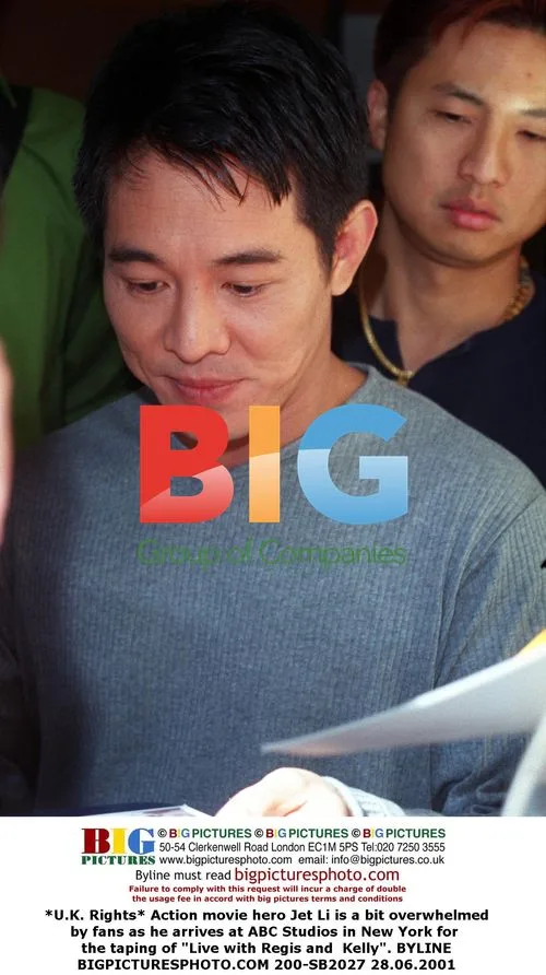 Jet Li Overwhelmed by Fans at ABC Studios