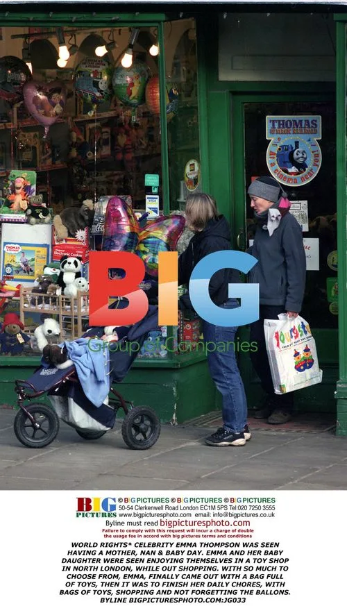 Emma Thompson Shopping with Daughter