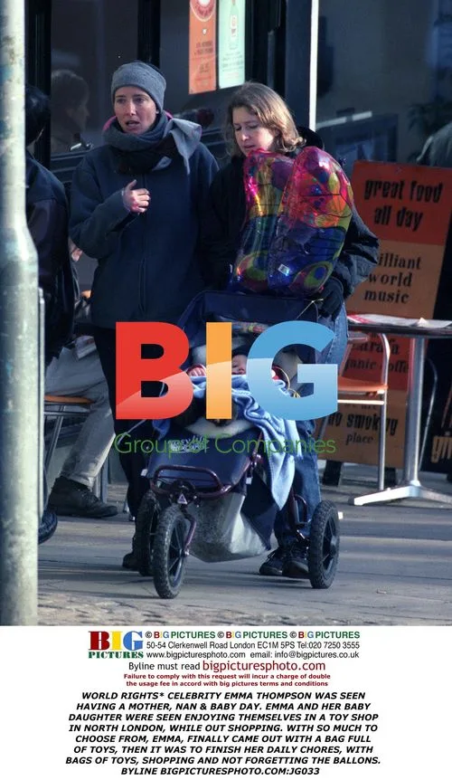 EMMA THOMPSON OUT SHOPPING WITH DAUGHTER
