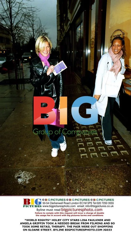 Holby City stars Lisa Faulkner and Angela Griffin shopping